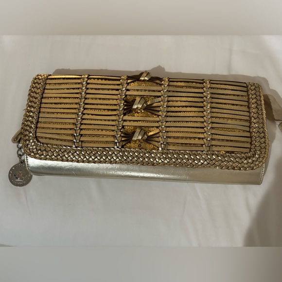 AUTHENTIC 
Gold Nichole lee crossbody purse - Picture 2 of 9